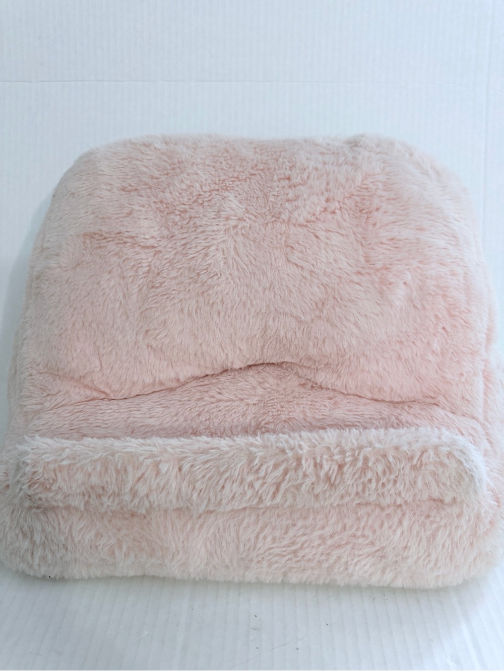 Pillowfort Faux Fur Tablet Book Holder